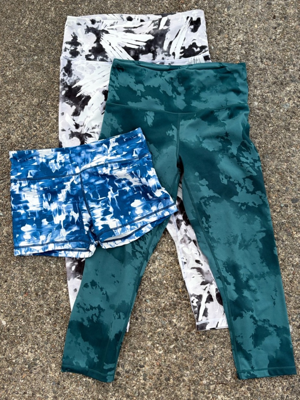 Women Leggings Bundle Medium Teal Tie-Dye Active Leggings Compression Shorts